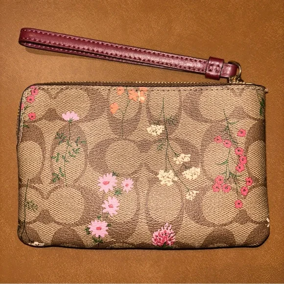 Coach Corner Zip Wristlet In Signature Canvas With Wildflower Print - Picture 7 of 9